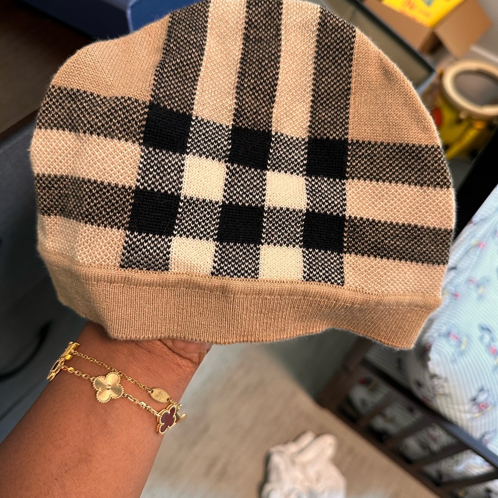 Burberry beanie